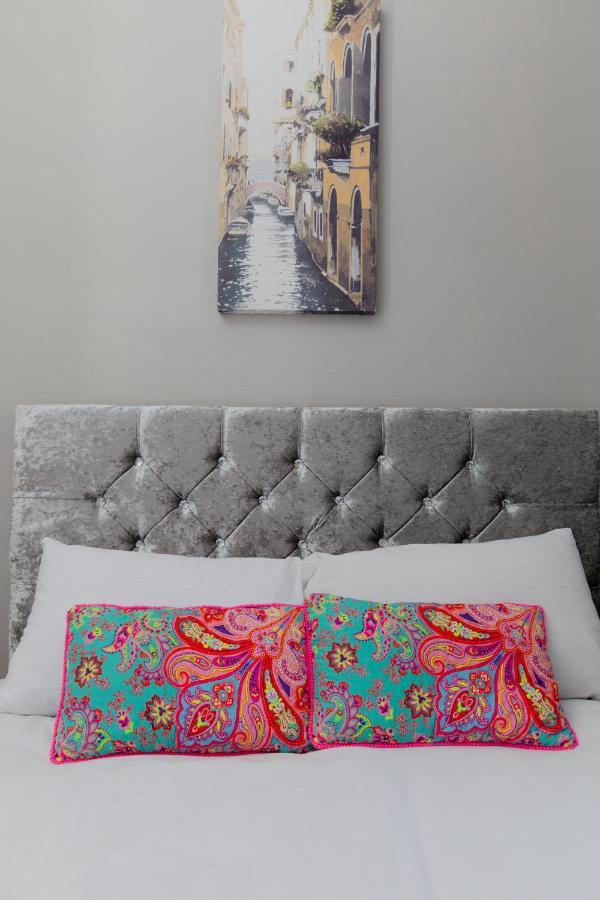 Bright & Homely City Centre Apartment Near Holyrood 爱丁堡 外观 照片